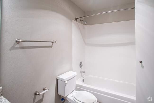 Pines at Canyon Station, Kent, WA 98030 - photo 4