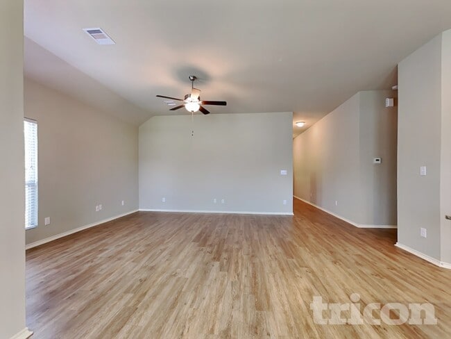 955 Oak Falls Dr, Willis, TX 77378 - photo 2