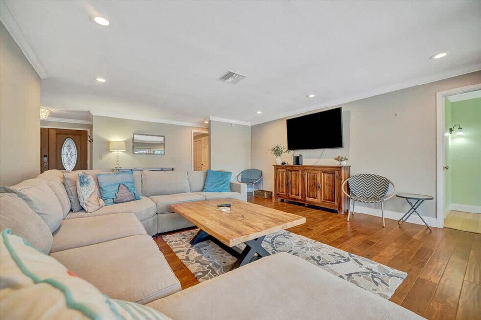 14914 Crown Dr unit ID1052908P, Largo, FL 33774 - photo 1