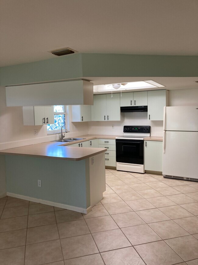 1344 SE 1st Place, Cape Coral, FL 33990 - photo 2