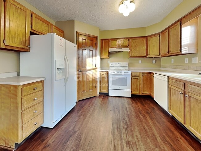 7036 Maple Crest Ct, Hamilton, OH 45011 - photo 3