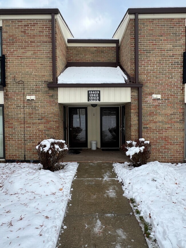 18411 University Park Dr unit 18411 University Par, Livonia, MI 48152 - photo 2