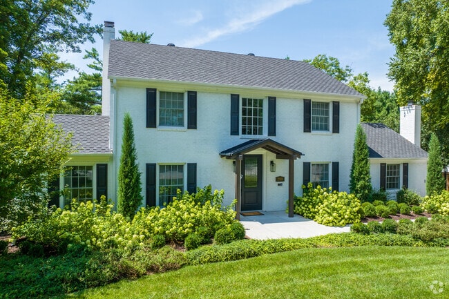 Fairacres is home to several beautiful Colonial style homes with sprawling, tree-covered lawns.
