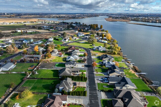 Residents can enjoy the natural beauty that Central Washington has to offer in Cascade Valley.