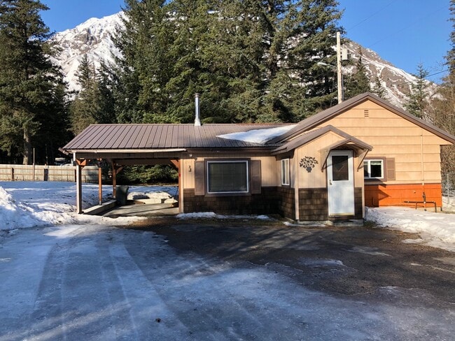 2511 Cedar St, Seward, AK 99664 - photo 2