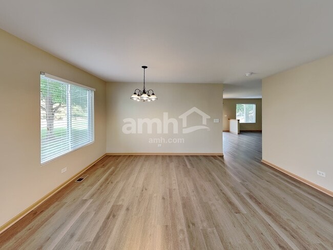 818 Glen Cove Ln, Pingree Grove, IL 60140 - photo 5