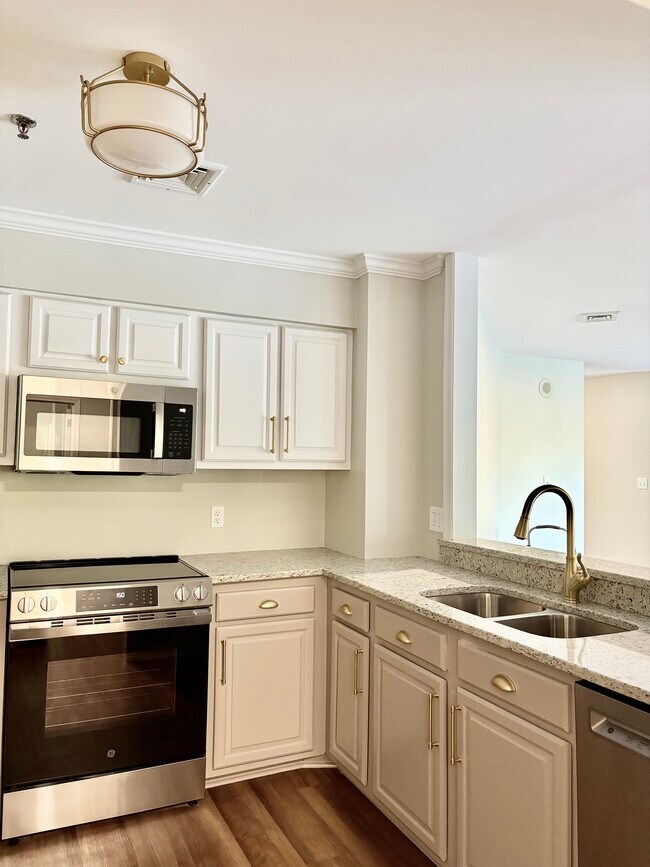 100 Sunset Blvd unit 102, West Columbia, SC 29169 - photo 4