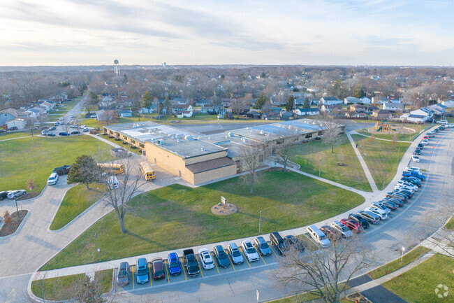 The courses at William F Murphy Elementary School encourage critical thinking and creativity.