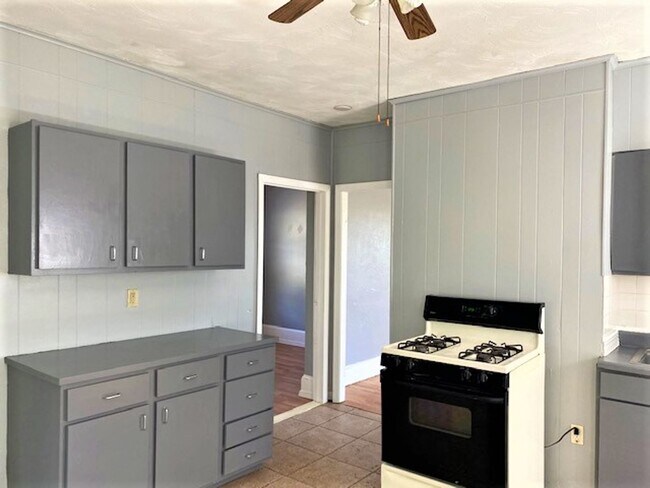 74 Veazie St unit 2, Providence, RI 02908 - photo 3