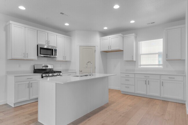 568 N Buffalo Grass Ln, Lindon, UT 84042 - photo 7