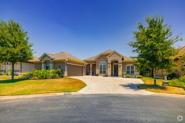 Cibolo Trails homes in Fair Oaks Ranch are premium homes with stone or brick exteriors.