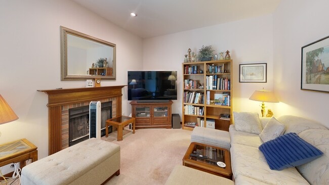 702 Derby Course, Saint Charles, IL 60174 - photo 2