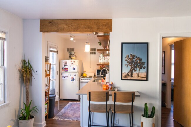 2204 E Locust St unit 2204, Milwaukee, WI 53211 - photo 7