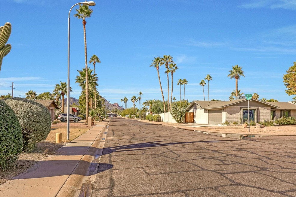 7949 E Luke Ln, Scottsdale, AZ 85250 - photo 1