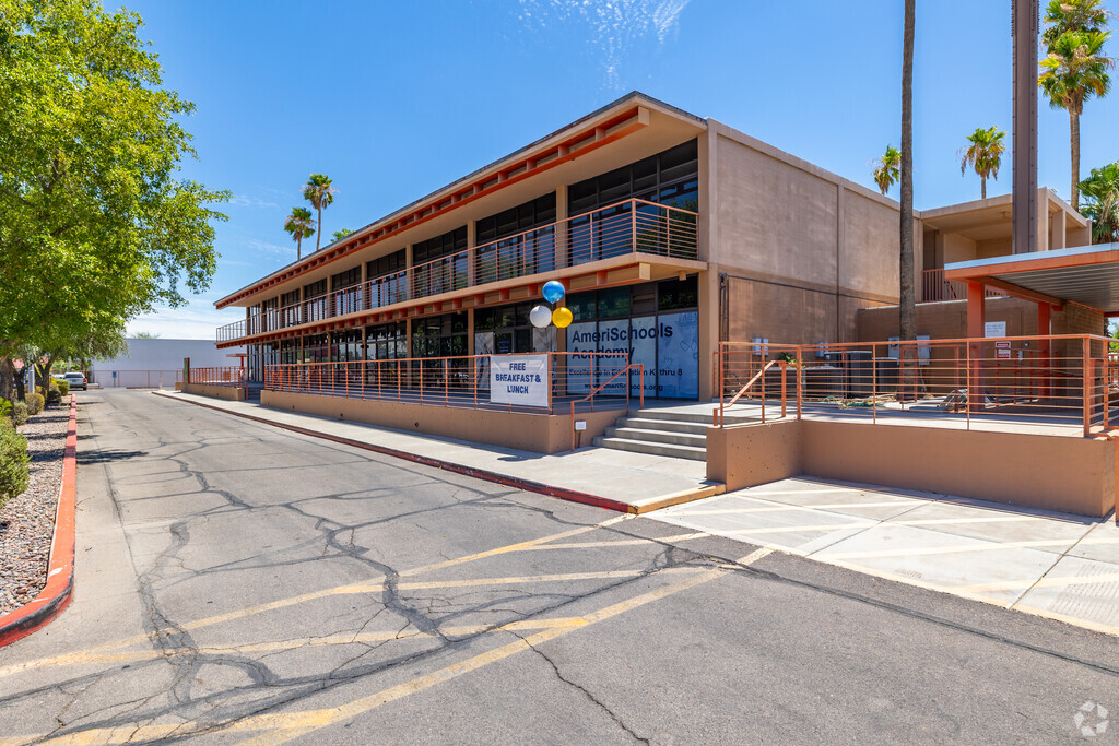 Quality education can be received at Amerischools Academy in Phoenix, Alhambra.
