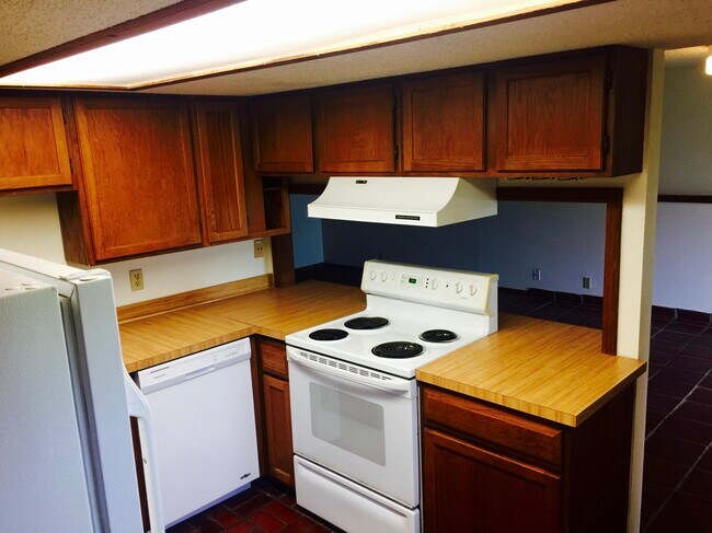 763 Grant St, Lawrence, KS 66044 - photo 6