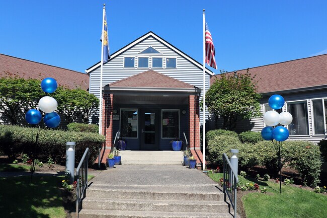 Townfair Apartments, Gresham, OR 97030 - photo 2