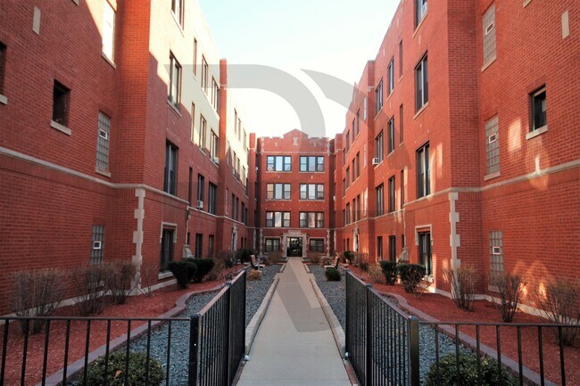 3935 N Janssen Ave unit 3937-W3, Chicago, IL 60613 - photo 2