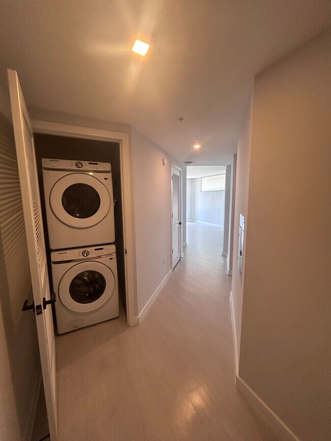 110 NW 14th Ave unit B5, Dania, FL 33004 - photo 2