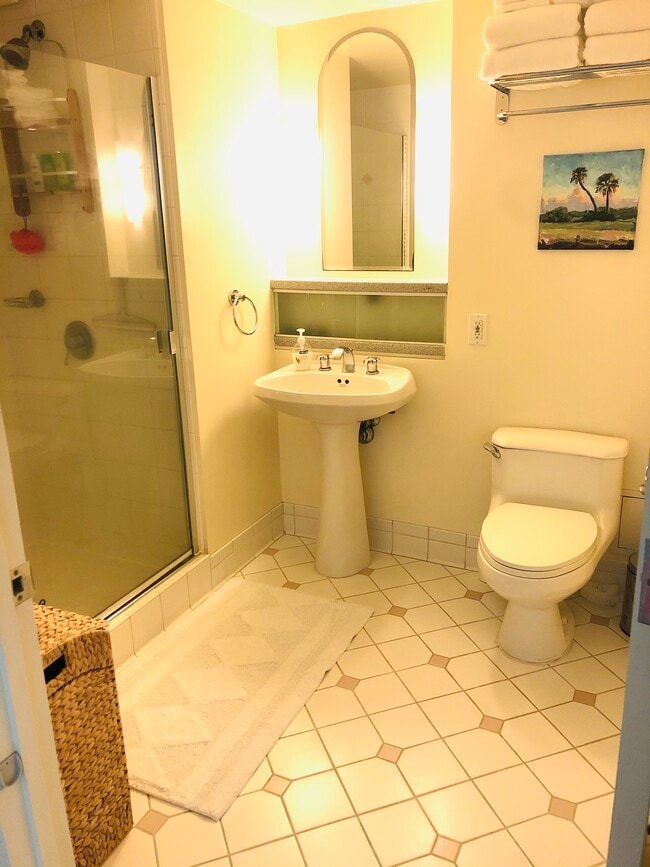 1 shower bathroom and 1 bath tub bathroom