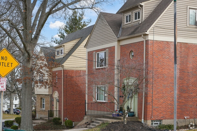 Many neighbors have pet dogs and order Chewy's to their doorstep.