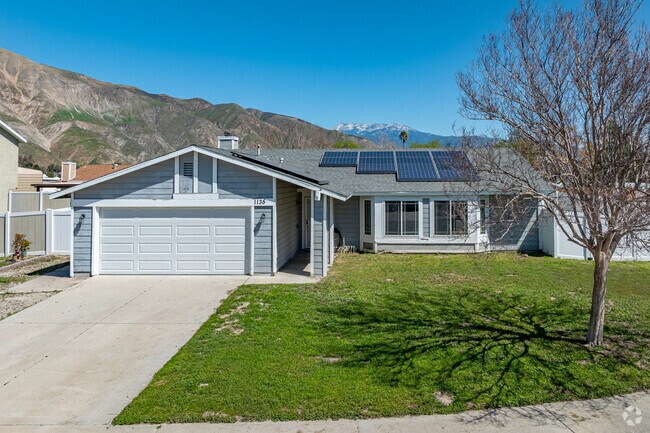 Homes in the College neighborhood of San Jacinto provide large yards and quiet streets.