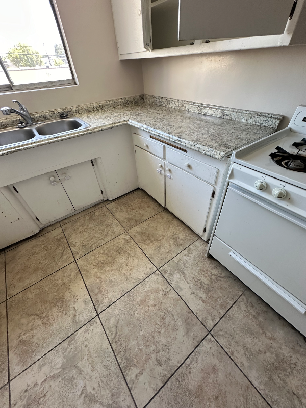 8422 Amigo Ave Unit 8, Los Angeles, CA 91324