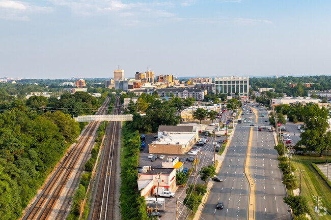 Croydon Park is a small neighborhood located on the east side of Rockville proper.