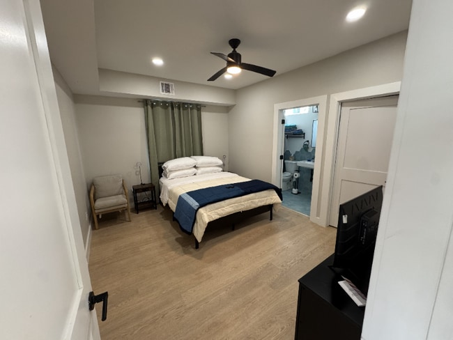 4305 Ave S unit A, Galveston, TX 77550 - photo 3