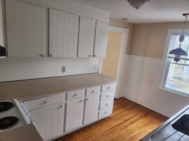 27 Walnut St unit 27 Walnut St, Holden, MA 01520 - photo 6