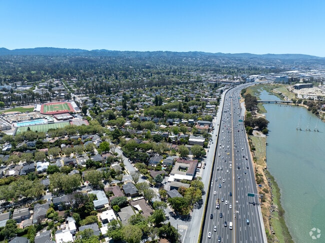 Convenient access to Highway 101 makes Burlingame Gardens ideal for commuters.