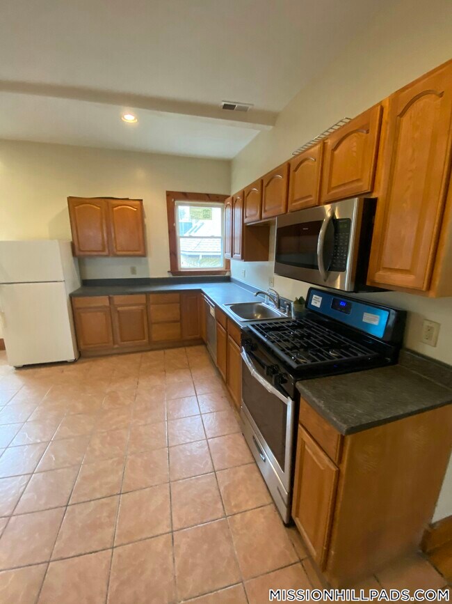 10 Westminster Ave unit 3, Roxbury, MA 02119 - photo 2