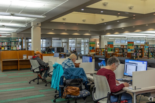 Blackberry Countryside Aurora Library offers computers for residents to use free of charge.