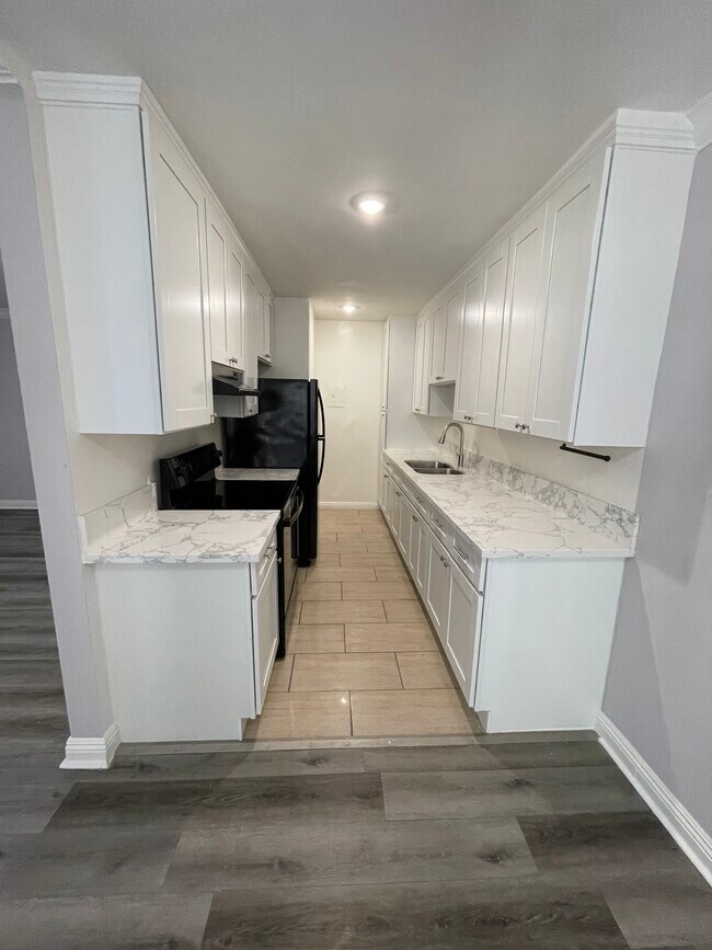 345 S Manhattan Place, Los Angeles, CA 90020