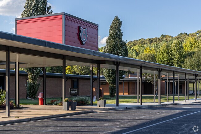 Ramay Junior High School is an above average, public school located in Fayetteville.