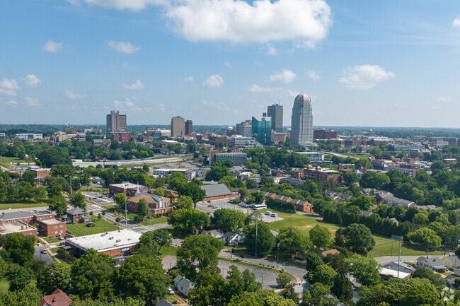 The Washington Park neighborhood is only minutes from downtown.