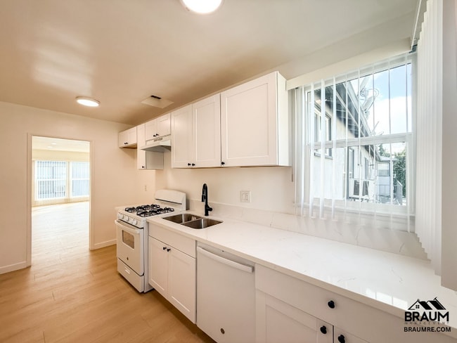 7333 Woodman Ave, Van Nuys, CA 91405 - photo 7