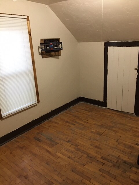 846 Mckinley St, Oshkosh, WI 54901 - photo 6