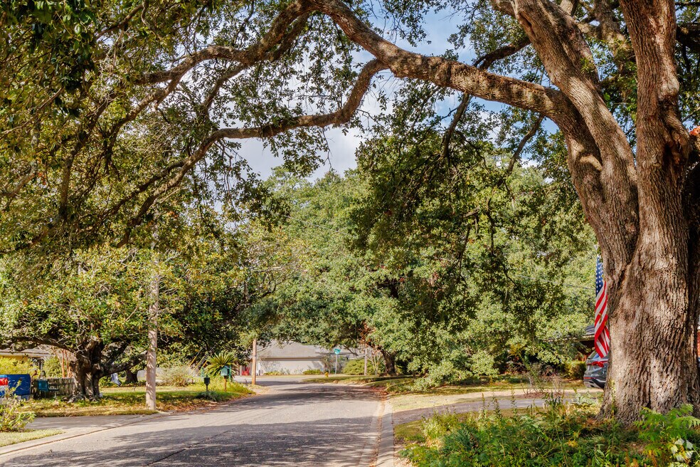 Neighborhood_Oaklawn_112723_Final