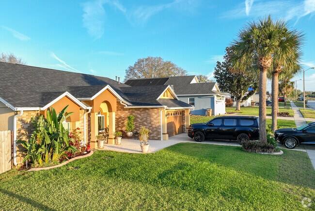 The majority of homes in Greater Pines are contemporary single family stucco homes.