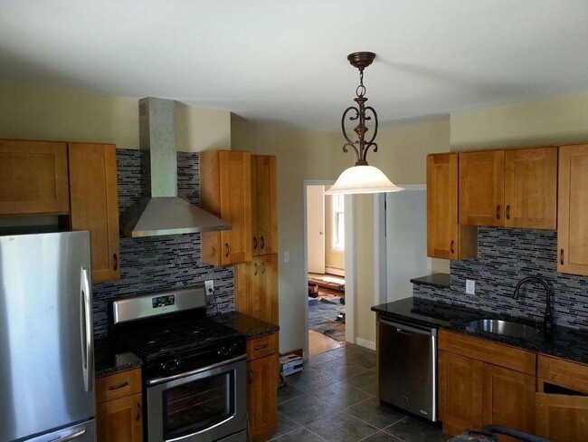 18 Rossmore St unit 2, Somerville, MA 02143 - photo 2