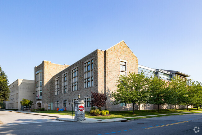 Pelham Middle School serves children from Pelham Manor, New York.
