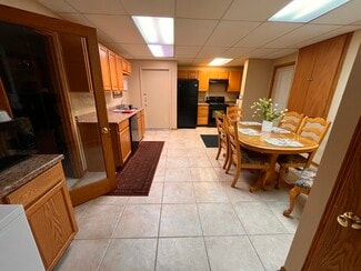 2002 W 4th St Unit Main, Davenport, IA 52802