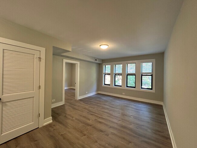 1128 Maple Ave unit 3B, Evanston, IL 60202 - photo 2