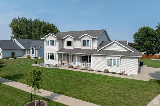 A large split level home with ample front and backyard space in Stonebridge.