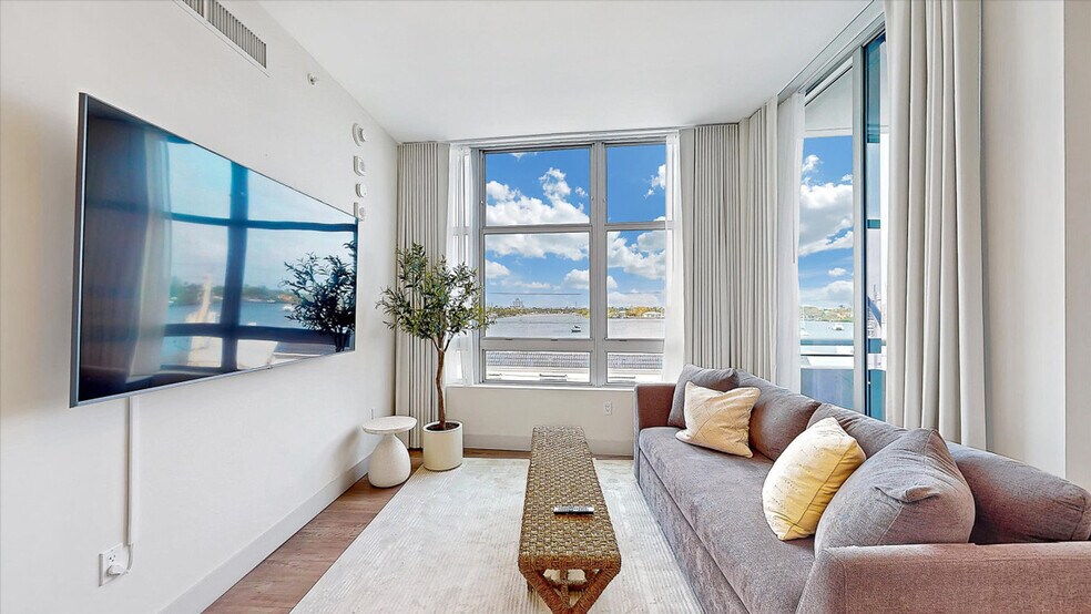 777 N Ocean Dr unit ID1234542P, Hollywood, FL 33019 - photo 1