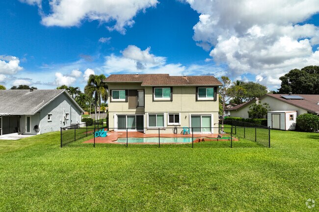 Two story and single story properties can be found in Springtree Lake.