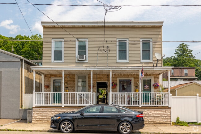 Some duplexes in Jalappa have detached covered garages while others only have street parking.
