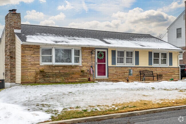 Explore the variety of ranch-style homes available throughout Somerton.