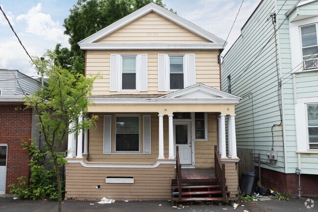 Early 1900s colonial-style homes are common in Albany’s West Hill neighborhood.